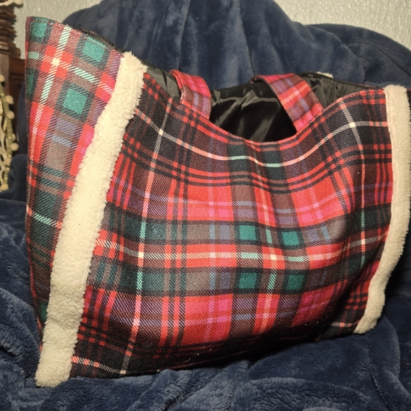 Victoria’s Secret Tote Bag Red Plaid Christmas Holiday 2022 - Picture 5 of 6